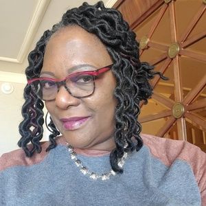 Meet your Posher, Debbie